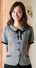 26450 en joie(アンジョア) ギンガムチェックで親しみやすく好感度アップ!オーバーブラウス(リボン付) 93-26450