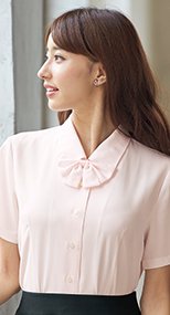 en joie(アンジョア) 06130 シンプルデザインで定番3つの襟を楽しめる半袖ブラウス 無地 93-06130
