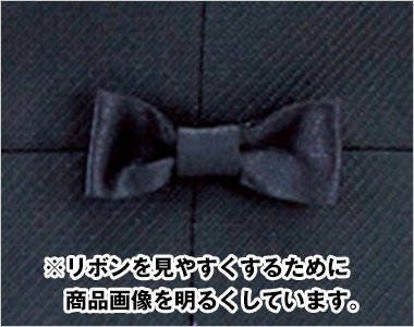 腰の部分に小さなリボンでさりげなくかわいさを演出します