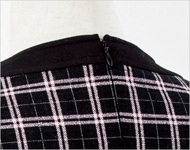 両脇ポケットで小物収納OK