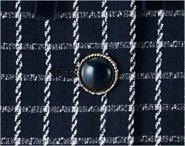 シルバー縁で丸みのある立体的な黒ボタン