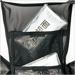 背面2カ所にアイスパックを収納