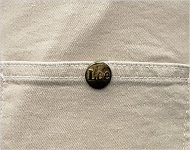 Leeのロゴ入りボタン