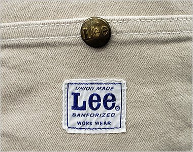 Leeのロゴとオリジナルボタン