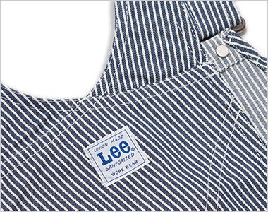 背中の臀部から肩紐までが一体になっているタイプ。Leeワークウェアオリジナルネーム付