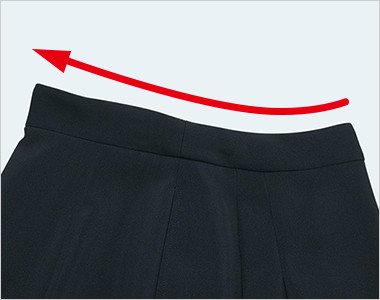 ウエスト部の後ろが上がったデザインなので、シャツが出にくくおなかすっきりに見せる効果も。