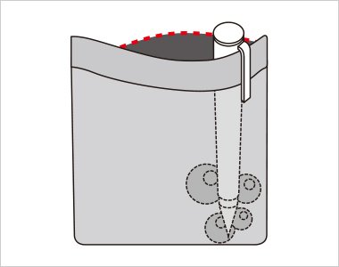 胸ポケットの中はペンのインク漏れのしみ出しを防止する生地を使用