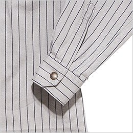 袖口のおしゃれなヴィンテージ感あるボタン
