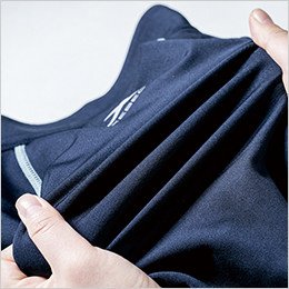 働き易いストレッチ素材を使用