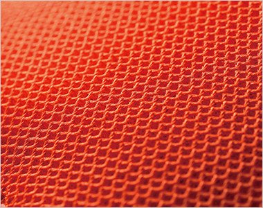 通気性抜群のメッシュを広く採用してムレにくい履き心地に。
