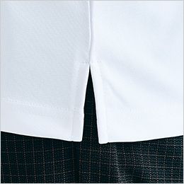 アイトス 40503 [通年]スロープネック半袖Tシャツ(ポケット無し)[男女兼用] 裾の両サイドに入れたスリットで、つっぱり感を軽減。裾はインでもアウトでもOK。
