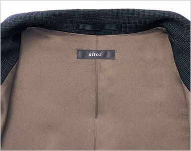 aitoz(アイトス) 46050 [通年]メンズジャケット[ストレッチ/軽量] 背抜き仕様。裏地は、季節を問わず通年で着られる背抜き仕立てで、風が通りやすくムレにくい、軽やかな着心地を実現。