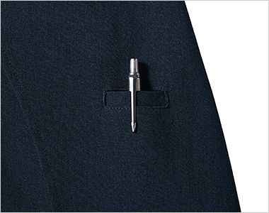 アイトス 630055 [通年]北陸の素材力 メンズノーカラージャケット 内ペン差し。
身頃内側には、取り出しやすいペン差し付き。