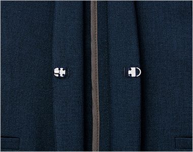 アイトス 630055 [通年]北陸の素材力 メンズノーカラージャケット フロントホック。
シンプルデザインにマッチした、 さりげないフロントホック仕様。