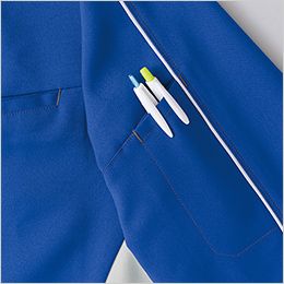 アイトス AZ1903 [秋冬用]長袖ジャケット[男女兼用] 袖ベン差し。袖の取り出しやすい位置にあり、よく使うペン等の収納に便利。
