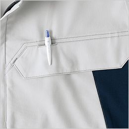 長袖ブルゾン(男女兼用) 胸ペン差し。左胸の取り出しやすい位置にペン差しを装備。