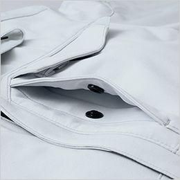 長袖ブルゾン(男女兼用) ダブルポケット。左胸にサイドから手が入るスリットポケットを装備、内側に仕切ノフラップ付き。