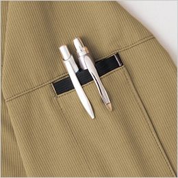 アイトス AZ2430[春夏用]長袖ブルゾン[男女兼用] 袖ペン差し。袖の取り出しやすい位置にあり、よく使うペン等を便利に収納。
