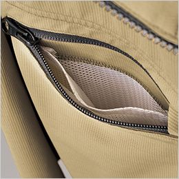 アイトス AZ2431 [春夏用]長袖ブルゾン[男女兼用] 胸ポケット内メッシュ。ポケット内側は仕切り付きメッシュ仕様で通気性を確保。