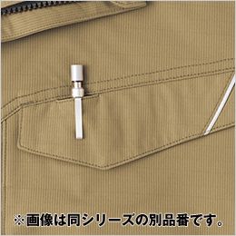 アイトス AZ2435 [春夏用]長袖シャツ[男女兼用] フロントペン差し。左右どちらからも取り出しやすい位置にペン差しを装備。
