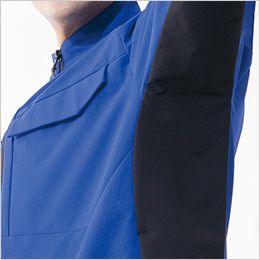 長袖ブルゾン(男女兼用) 脇下トリカット。
つっぱらず、腕の動きにストレスを与えない一枚布構造。