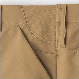 ワークパンツ(ノータック)(男女兼用) バイアス切替。
ウエストに生地をバイアスカットした切替を採用。