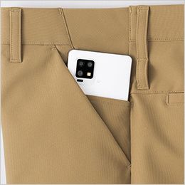 ワークパンツ(ノータック)(男女兼用) スマホポケット。
左右ポケットの内側にスマホも収納できるサブポケットを装備。