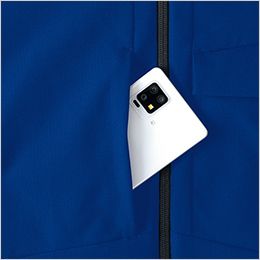 アイトス AZ4230 [春夏用]TULTEX 長袖ブルゾン[男女兼用] ファスナーポケット。右胸に収納物を出し入れしやすいファスナー付きポケットを装備。
