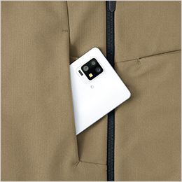 長袖ブルゾン(男女兼用) 右胸大容量ポケット。大容量でさまざまな物の収納が可能。
