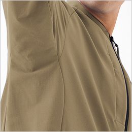 長袖ブルゾン(男女兼用) 脇下トリカット。つっぱらず、腕の動きにストレスを与えない一枚布構造。
