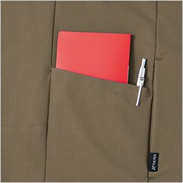 長袖ブルゾン(男女兼用) ドットボタン付きの大容量ボケットを装備、小物や手帳等の収納に便利。
