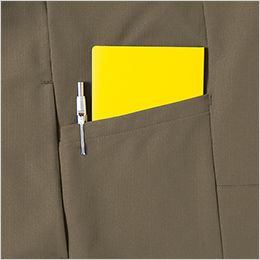 長袖ブルゾン(男女兼用) ドットボタン付きの大容量ボケットを装備、小物や手帳等の収納に便利。
