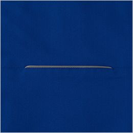 長袖シャツ(男女兼用) 反射パイピング。背上部に反射パイピングを施し、夜間の視認性を確保。