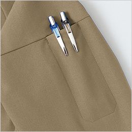 半袖シャツ(男女兼用) 袖ペン差し。袖の取り出しやすい位置にあり、よく使うペン等の収納に便利。
