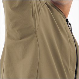 半袖シャツ(男女兼用) 脇下トリカット。つっぱらず、腕の動きにストレスを与えない一枚布構造。
