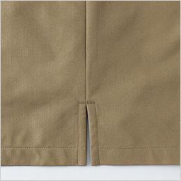 半袖シャツ(男女兼用) 脇スリット。シャツの裾部分には腰回のまとわりつきを防ぐスリット入り。
