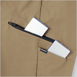 カーゴパンツ(ノータック)(男女兼用) カーゴパンツ右側面にファスナーポケットと小物ポケットを装備。