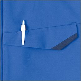 アイトス AZ4930 [春夏用]長袖ブルゾン[男女兼用] 胸ペン差し。左胸フラップにペン差しを装備。
