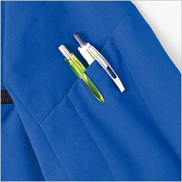 アイトス AZ4931 [春夏用]長袖ブルゾン[男女兼用] 袖ペン差し。袖の取り出しやすい位置にあり、よく使うペン等の収納に便利。
