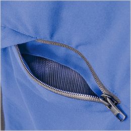 アイトス AZ4931 [春夏用]長袖ブルゾン[男女兼用] 胸ポケット内メッシュ。胸ポケット内袋生地はメッシュ仕様で通気性を確保。
