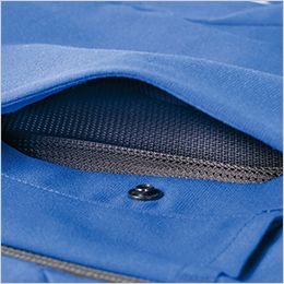 アイトス AZ4931 [春夏用]長袖ブルゾン[男女兼用] 胸ポケット内メッシュ。胸ポケット内袋生地はメッシュ仕様で通気性を確保。
