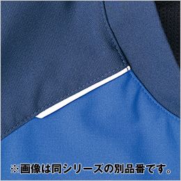 アイトス AZ4935 [春夏用]長袖シャツ[男女兼用] 肩部反射パイピング。肩部（衿横）に反射パイピングを施し、夜間の視認性を確保。
