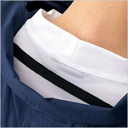 アイトス AZ50289 [春夏用]空調服®長袖ブルゾン[男女兼用] 調整紐。衿の内側にある調整紐をとめる事で空気の通り道が生まれ取り込んだ空気を排出します。
