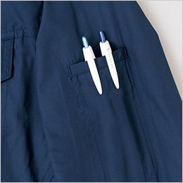 アイトス AZ50289 [春夏用]空調服®長袖ブルゾン[男女兼用] 袖ペン差し。袖の取り出しやすい位置にあり、よく使うペン等の収納に便利。
