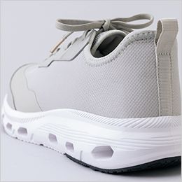 アイトス AZ51683 TULTEX セーフティシューズ[男性用] 透湿防水シートを内蔵した空気循環ソールを採用。内部のムレを軽減し、水の侵入を防ぐ。
