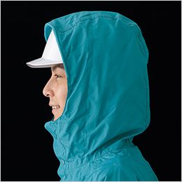 アイトス AZ56208 [通年]レインスーツ[男女兼用] (AS-5120) セーフティフード。
安心×安全、上下左右の視界を妨げないセーフティフード(ヘルメット対応)を採用。さまざまな作業現場におけるヘルメット着用の義務化とこれからの安全対策への強化に対応したセーフティレインスーツです。