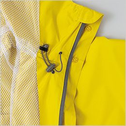 アイトス AZ56208 [通年]レインスーツ[男女兼用] (AS-5120) 調節コード。
頭部と首元をフィットさせられ、ドローコードで調節が可能。