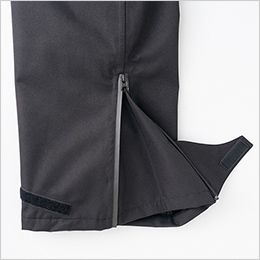 アイトス AZ6066 [秋冬用]防水防寒パンツ[男女兼用] 裾調整機能。脱ぎ履きを快適にする止水ファスナー+裾三角マチ仕様+ジックテープ調整タブ。
