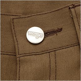 AZ64451 Wrangler(ラングラー) ノータックカーゴパンツ(男女兼用) ロゴ入りの刻印タックボタン