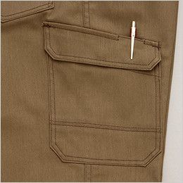 AZ64451 Wrangler(ラングラー) ノータックカーゴパンツ(男女兼用) ペンが出し入れしやすい仕様のペン差し付きポケット
